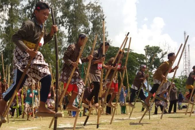 12 Olahraga Tradisional Indonesia dan Penjelasannya 