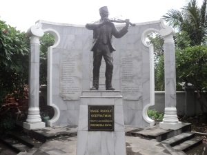 patung W.R Soepratman