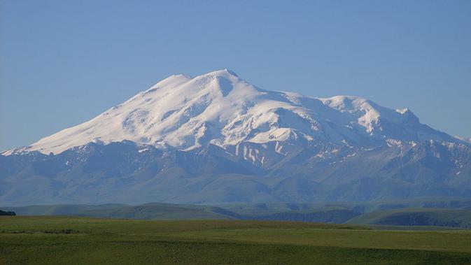 8 Gunung Tertinggi Di Eropa Beserta Gambarnya HaloEdukasi Com   Gunung Elbrus 