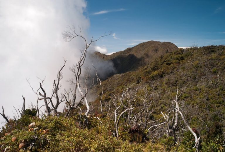 8 Gunung Tertinggi di Aceh Beserta Gambarnya - HaloEdukasi.com