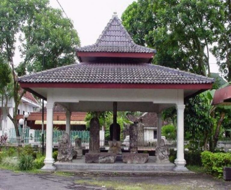 12 Prasasti Peninggalan Kerajaan Kediri - HaloEdukasi.com