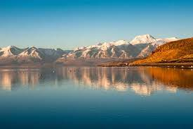 Danau Suci di Tibet