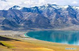 Danau Suci di Tibet