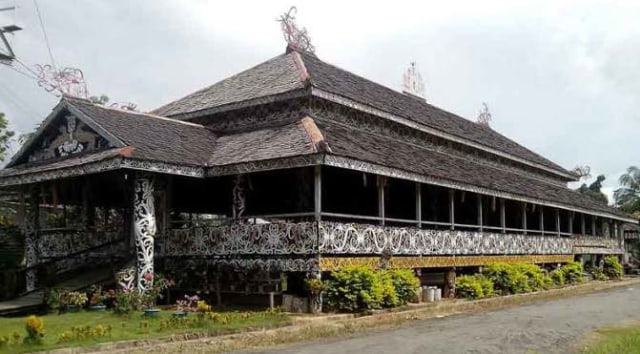 Rumah Lamin, rumah adat dengan panjang 300 m