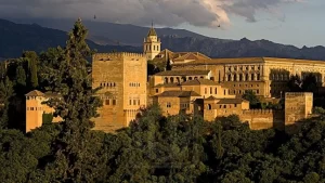 Istana Alhambra peninggalan kerajaan Islam di Eropa 