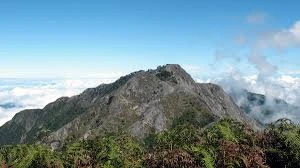 Gunung Binaia, Gunung di Maluku