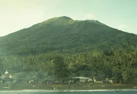 Gunung Gamkonora, Gunung di Maluku