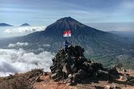 Gunung Sindoro, salah satu gunung di Magelang